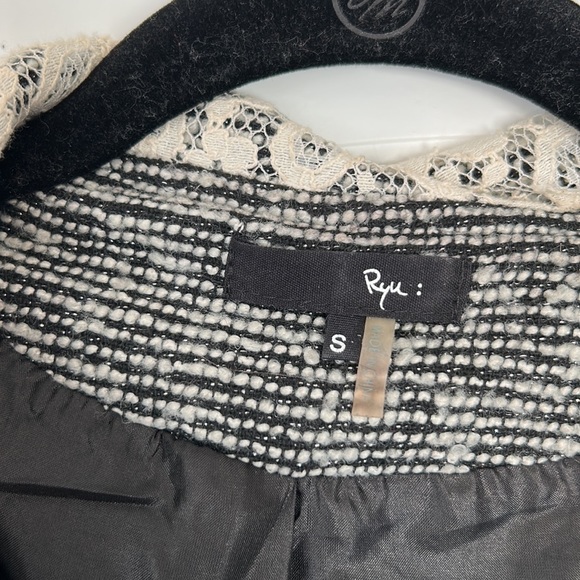 Ryu coat jacket size small - Picture 3 of 7